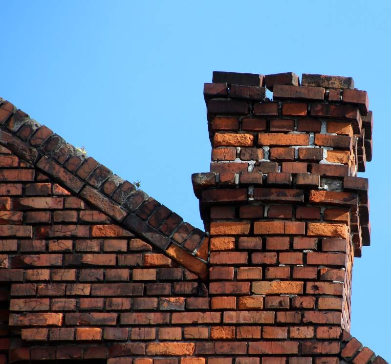 Damaged chimney on an Royal Oak home showing cracks and missing mortar